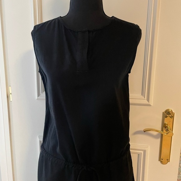 Roots sleeveless black summer dress with tie at waist. - Picture 2 of 5